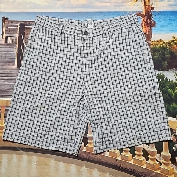 Izod‎ Plaid Chino Shorts Size 36 - Picture 1 of 4